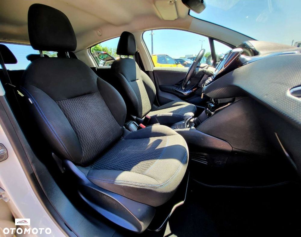 Peugeot 208 - 7