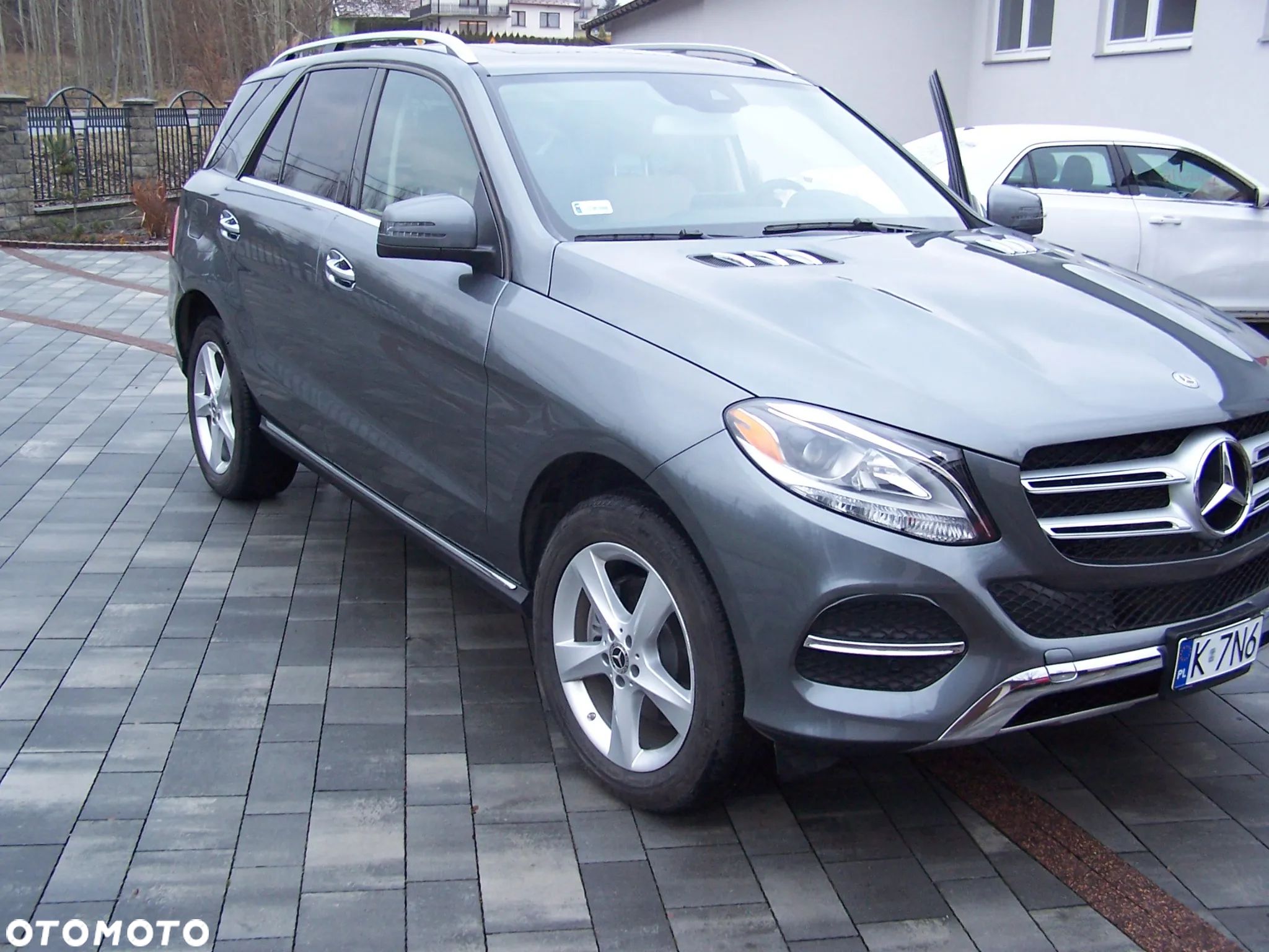 Mercedes-Benz GLE - 1