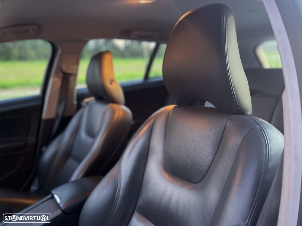 Volvo V60 D6 Plug-In-Hybrid AWD Geartronic Summum - 7