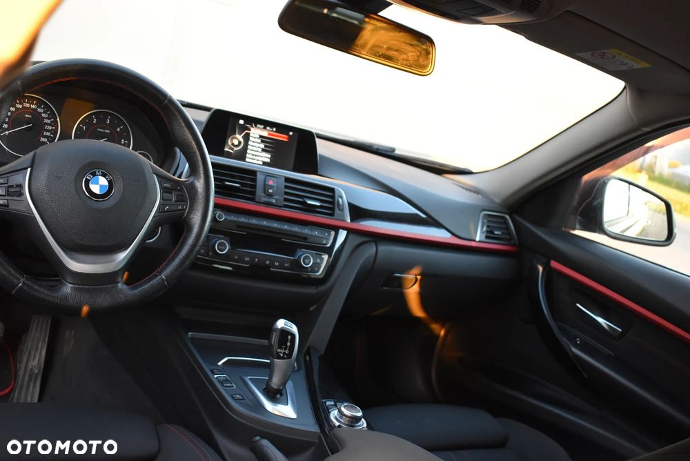 BMW Seria 3 320d Sport Line - 9
