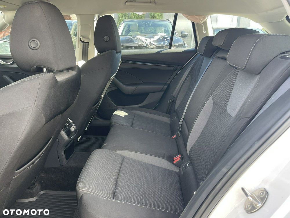 Skoda Octavia Combi 1.5 TSI e-TEC DSG Tour - 9