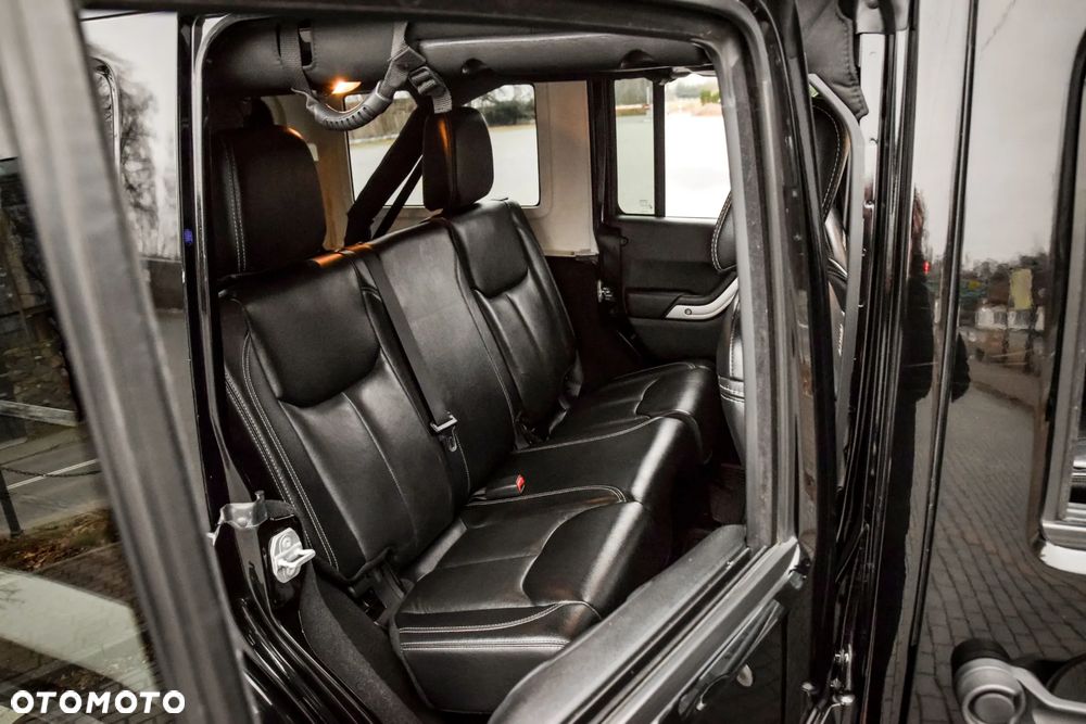 Jeep Wrangler 3.6 Unlim Sahara - 32