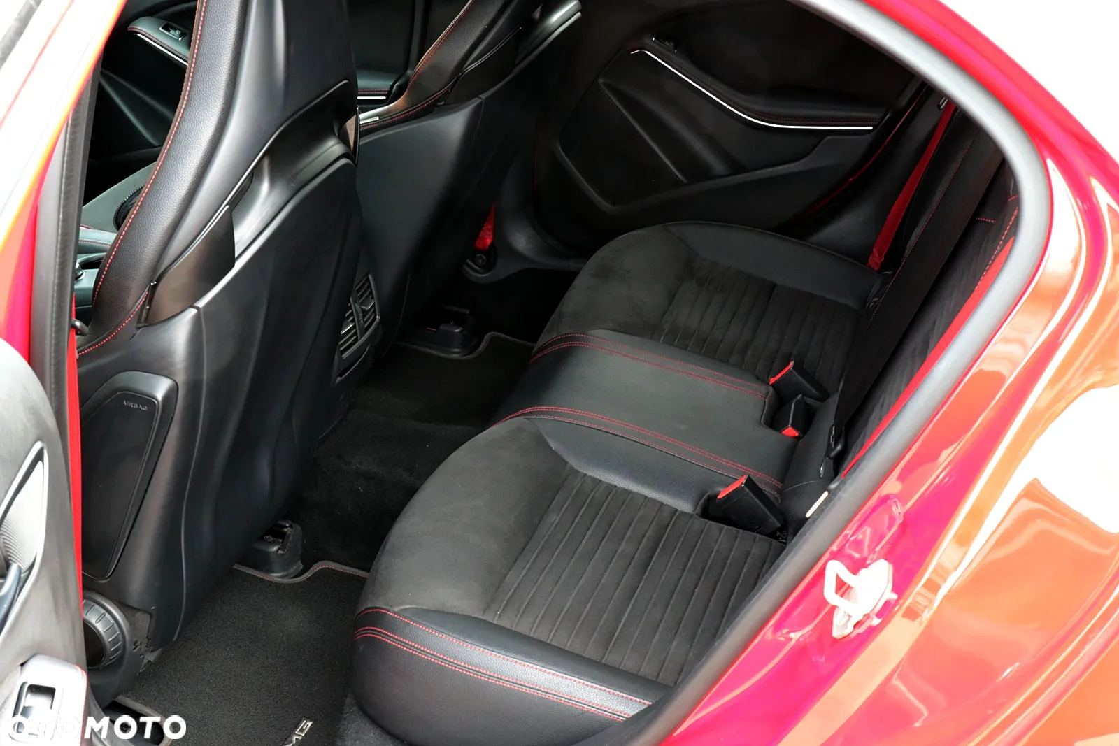 Mercedes-Benz Klasa A AMG 45 4Matic AMG Speedshift 7G-DCT - 30