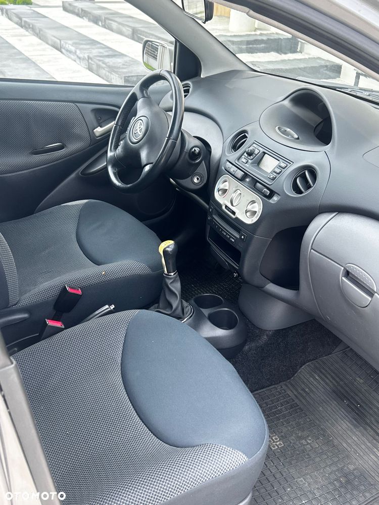 Toyota Yaris - 8
