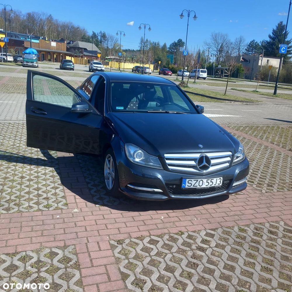 Mercedes-Benz Klasa C 200 CDI DPF (BlueEFFICIENCY) 7G-TRONIC Avantgarde - 2