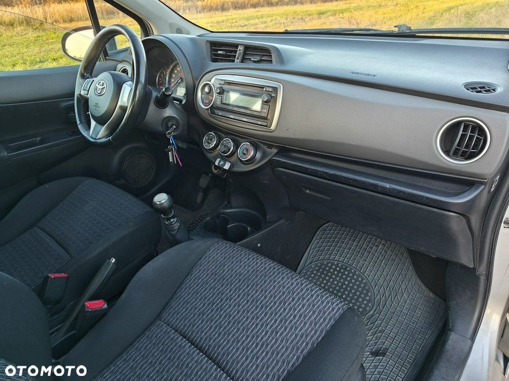 Toyota Yaris - 12