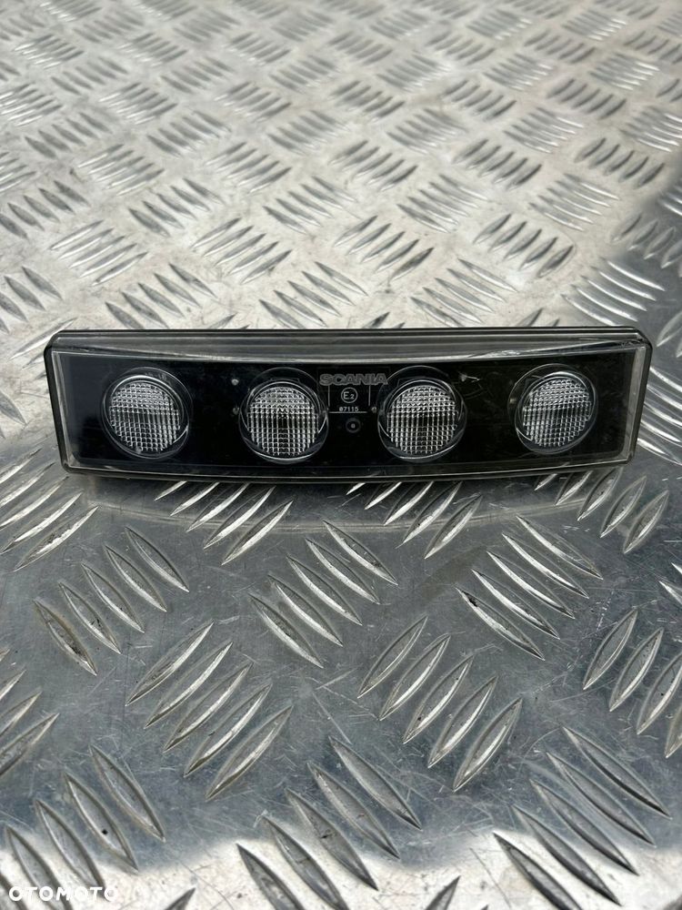 LAMPA LAMPKA OBRYSOWA SCANIA R - 1