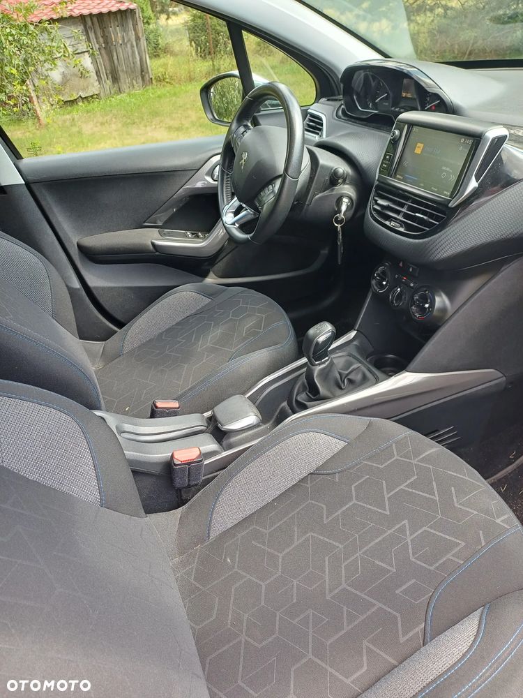 Peugeot 2008 1.2 Pure Tech Style - 5