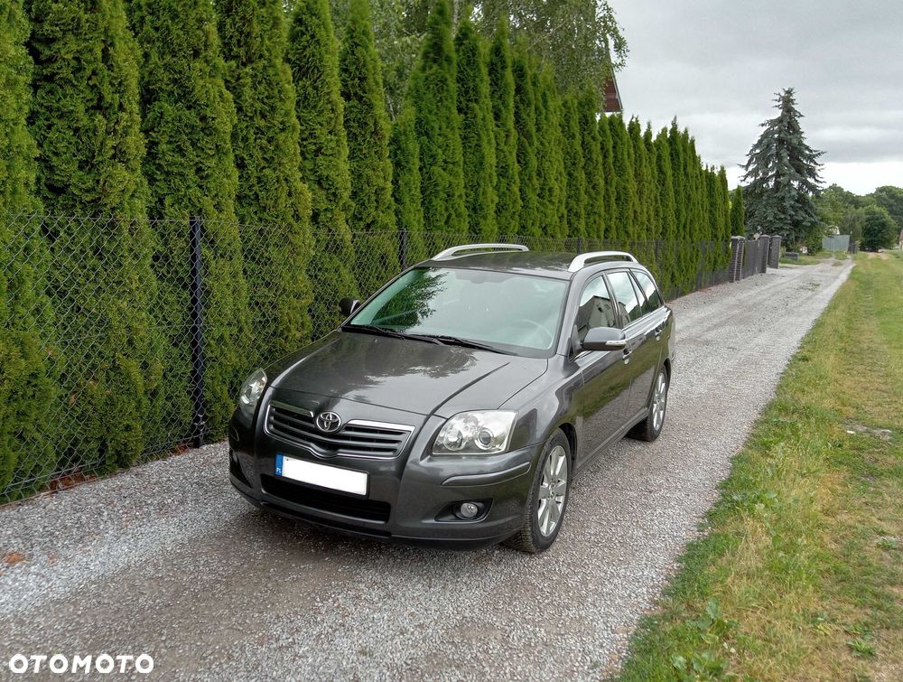 Toyota Avensis - 1