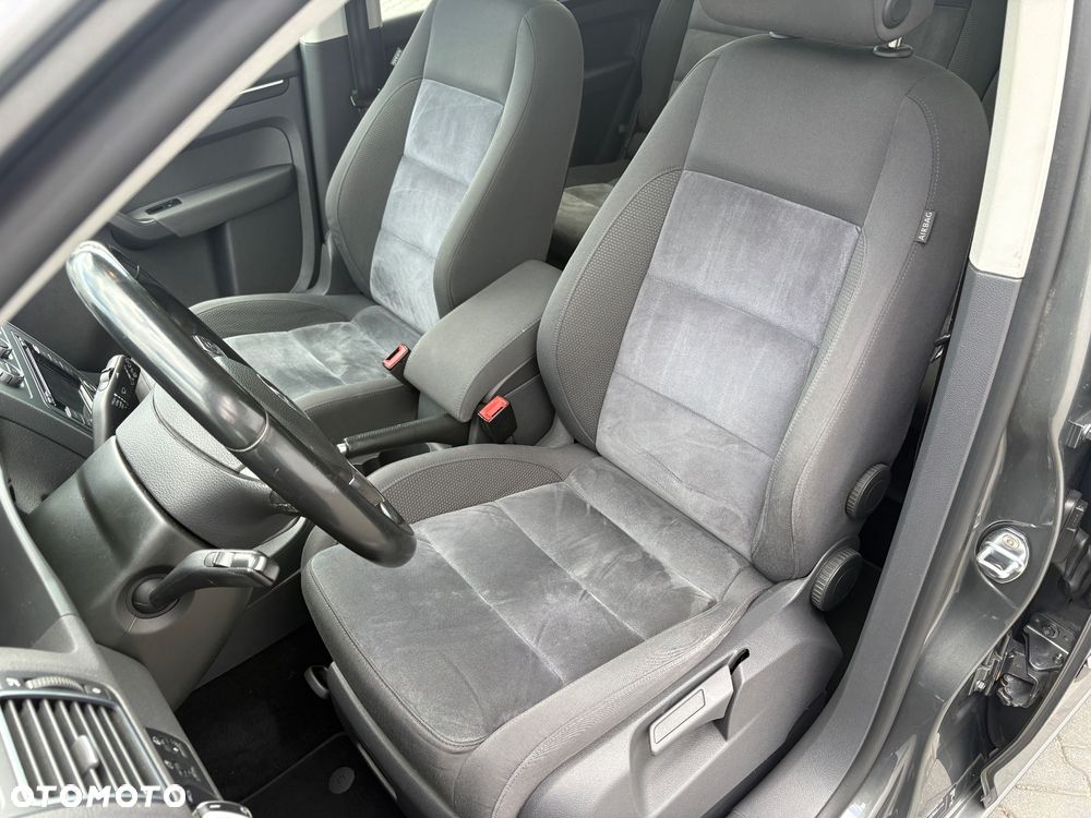 Volkswagen Touran 1.6 TDI DPF BlueMotion Technology Highline - 16