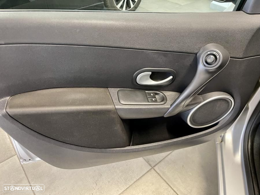 Renault Clio Break 1.5 dCi Dynamique S - 12