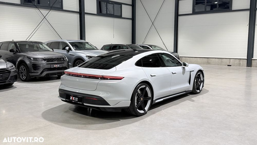 Porsche Taycan Turbo - 4