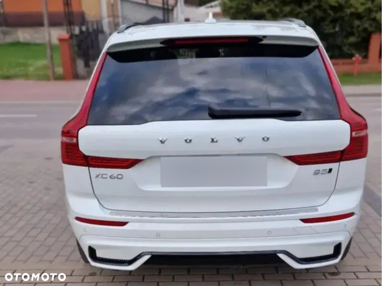 Volvo XC 60 B5 B AWD Plus Dark - 6