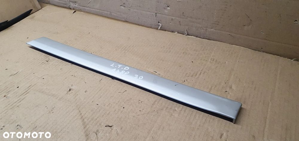 Listwa błotnika lewy tył tylna lewa Audi A3 8P 3D 8P3853699B - 2