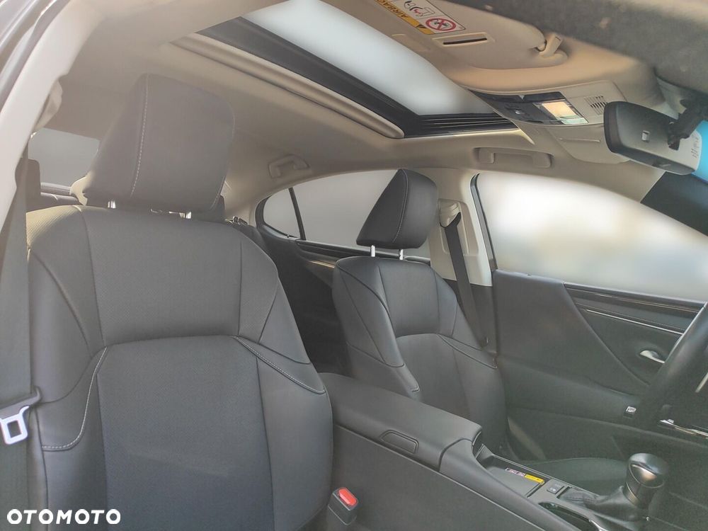 Lexus ES 300h Business Edition - 26