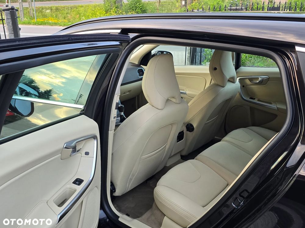 Volvo V60 D3 Summum - 19
