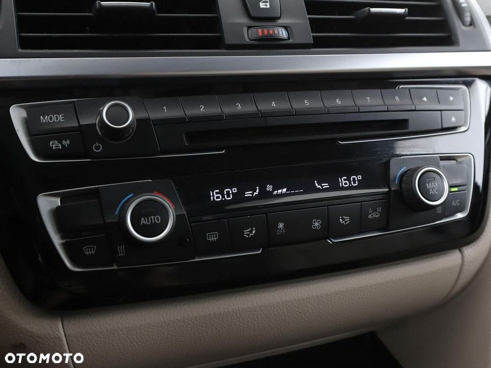 BMW Seria 3 330e iPerformance Luxury Line - 27