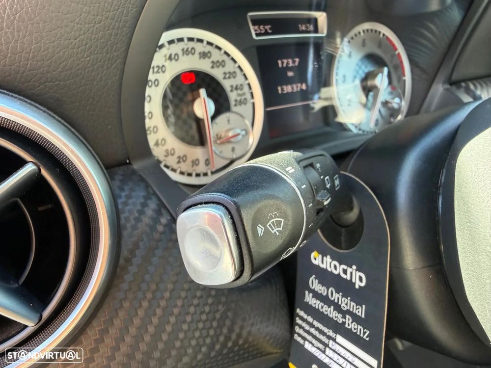 Mercedes-Benz A 180 AMG Line - 13