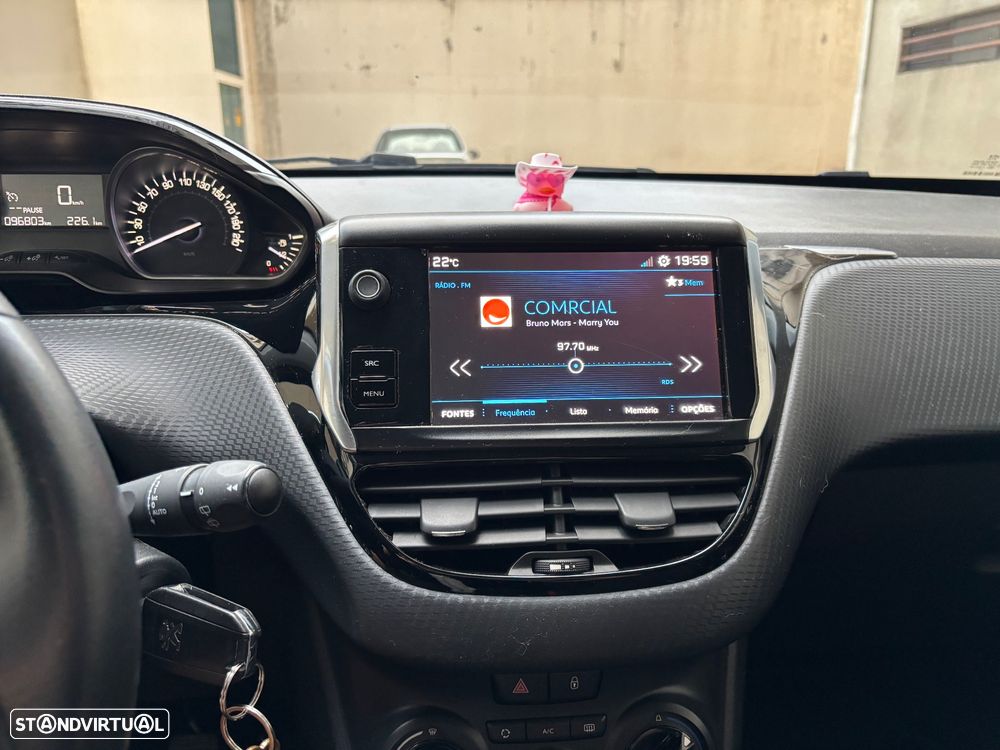 Peugeot 208 1.2 PureTech Style - 24