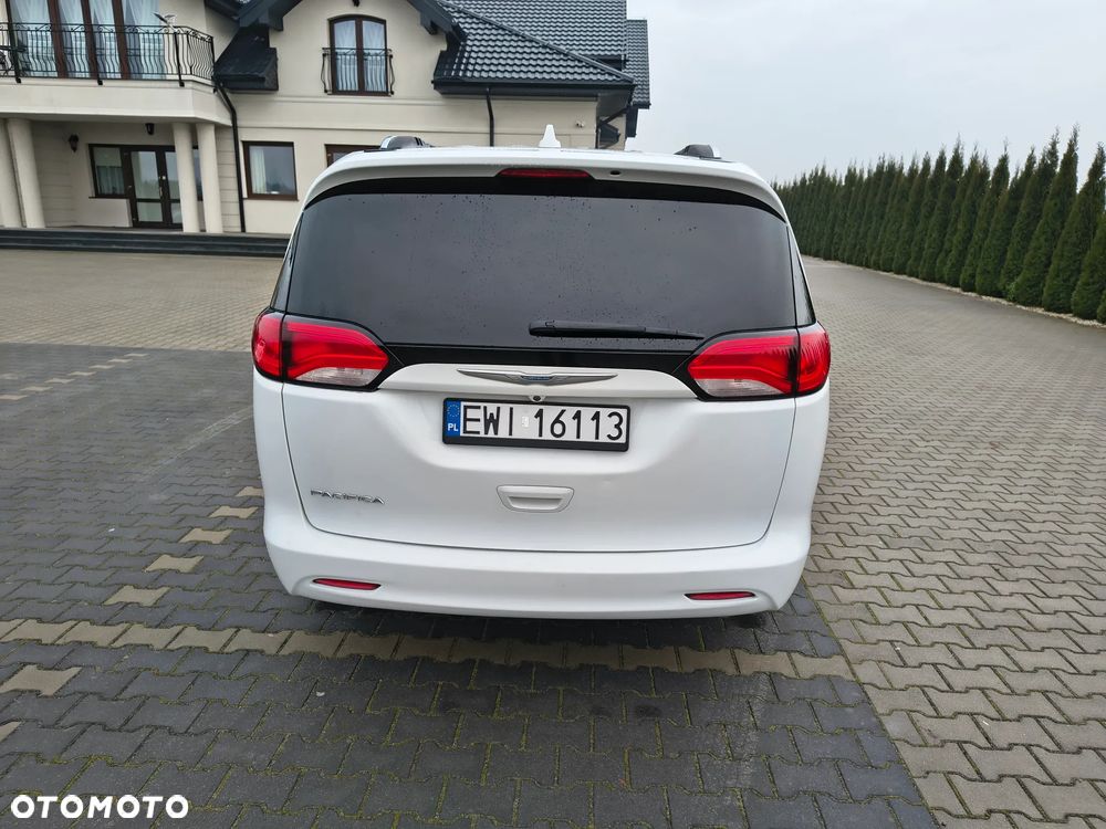 Chrysler Pacifica - 5