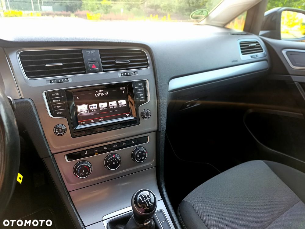 Volkswagen Golf 1.6 TDI BlueMotion Technology Comfortline - 25