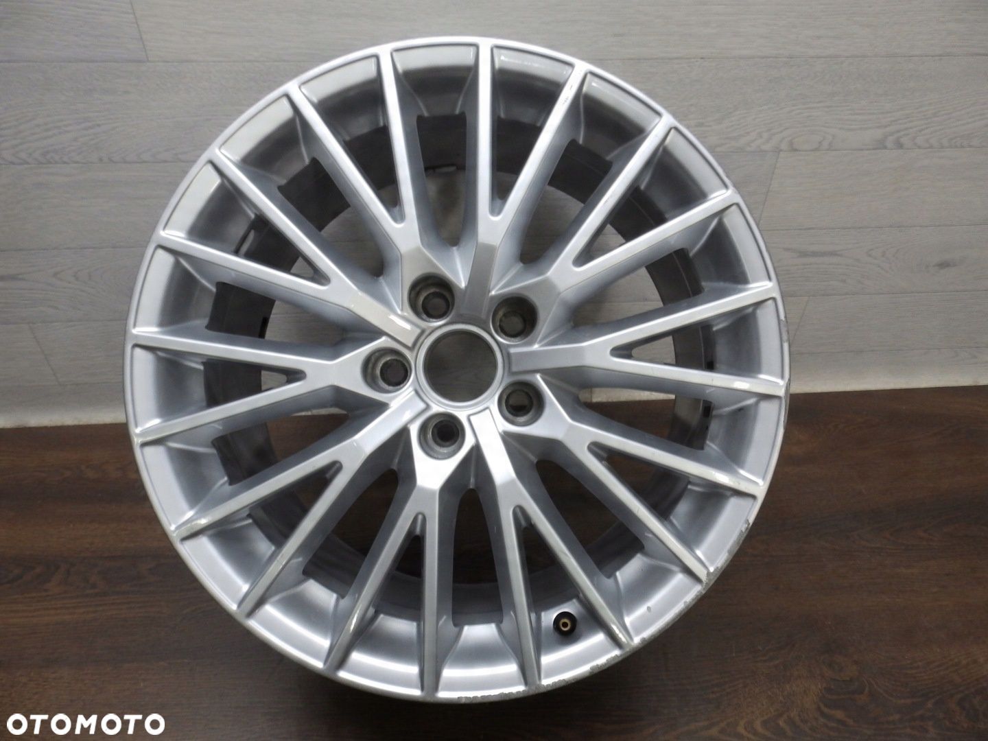 Felga Audi TT 8S0 E8.5Jx18H2 Et50 5x112 8S0 601025 D - 1