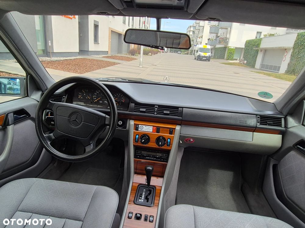 Mercedes-Benz W124 (1984-1993) - 12