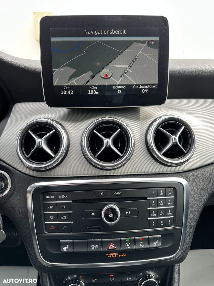 Mercedes-Benz GLA 200 7G-DCT - 20