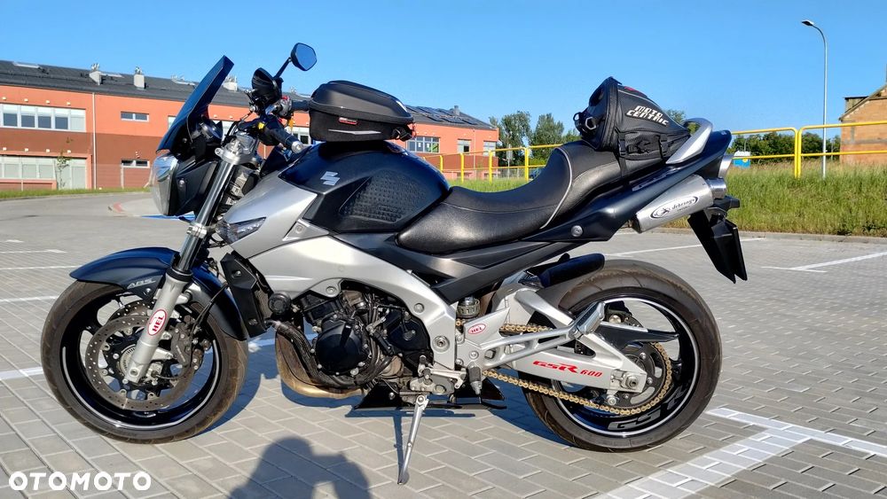 Suzuki GSR - 3