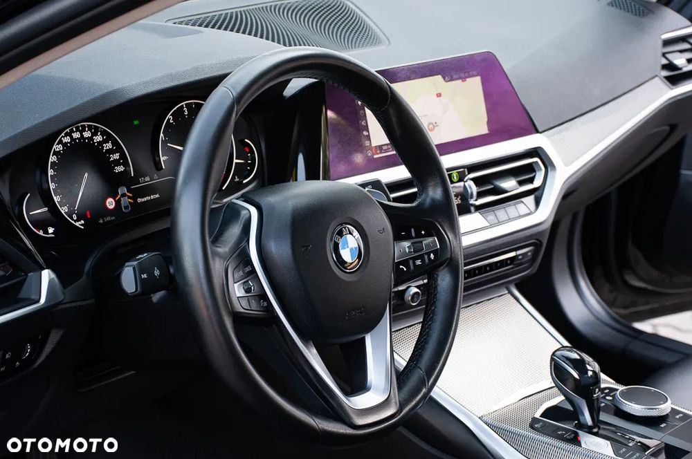 BMW Seria 3 330i Sport Line sport - 31