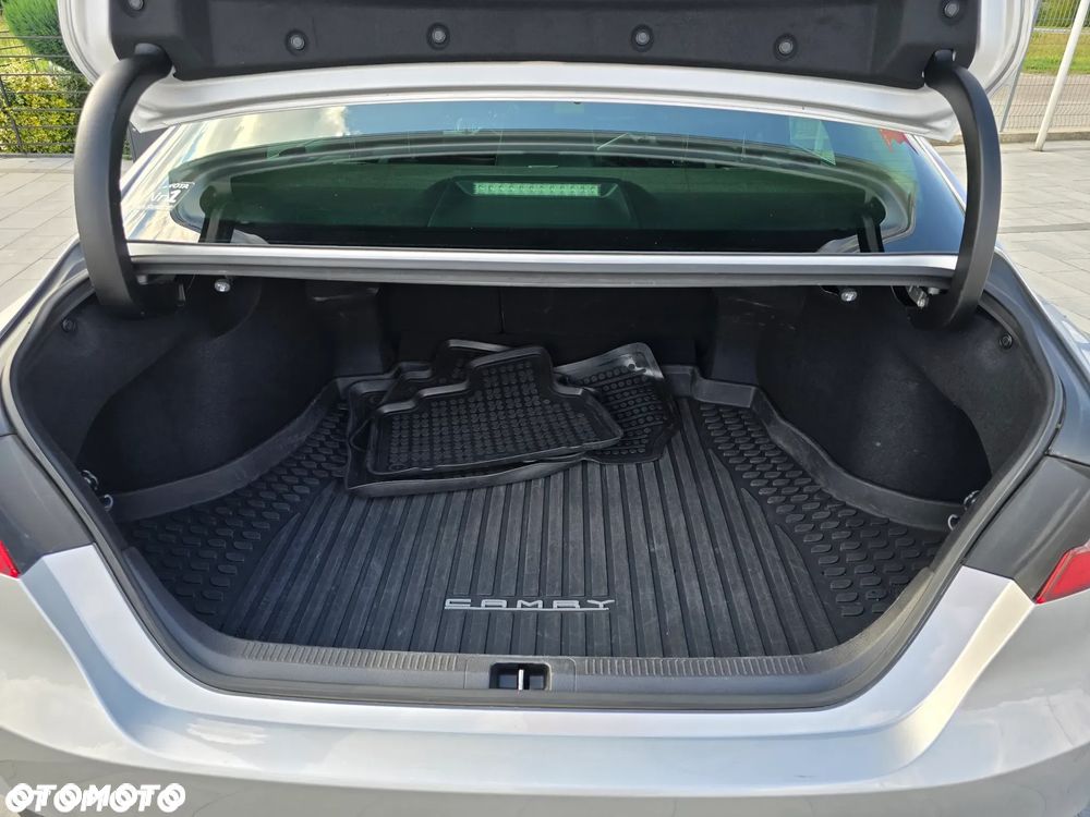 Toyota Camry 2.5 Hybrid Executive CVT - 18