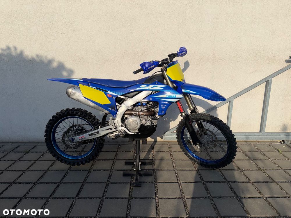 Yamaha YZF - 6