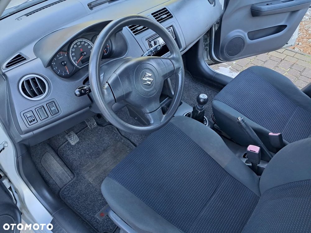 Suzuki Swift 1.3 Club - 5