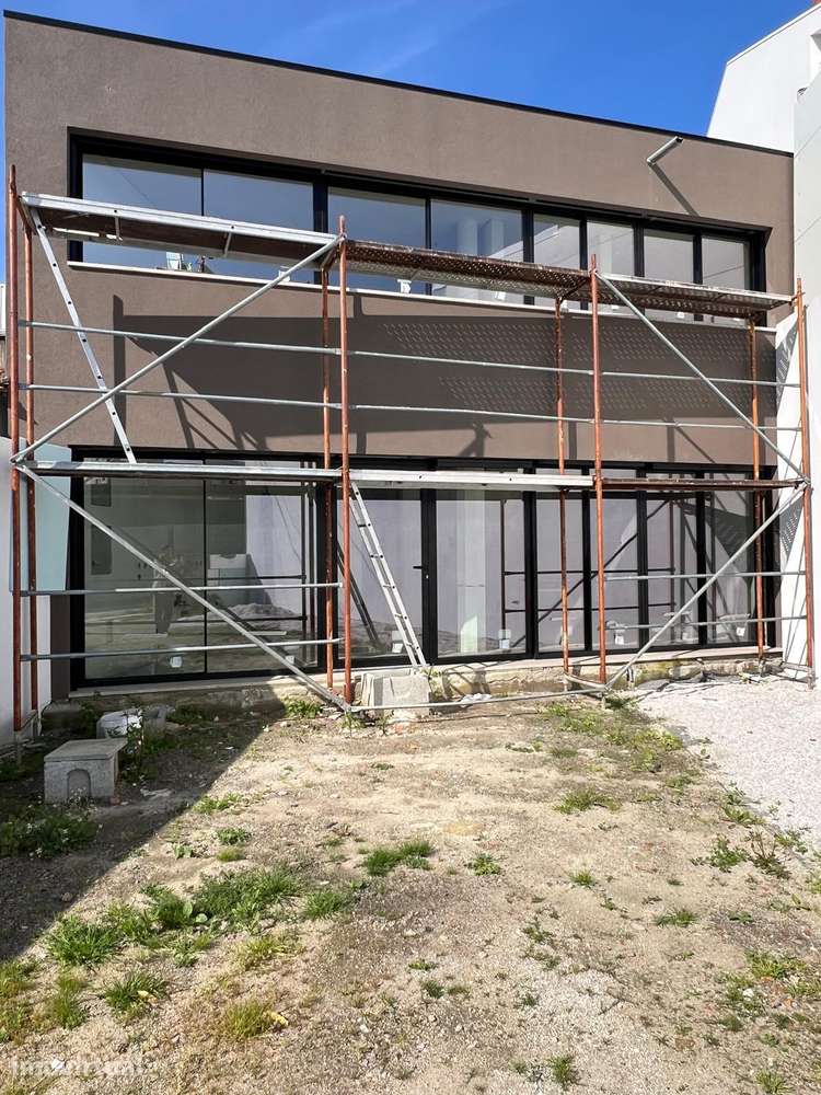 Moradia T2, com área exterior  e garagem - Grande imagem: 4/13