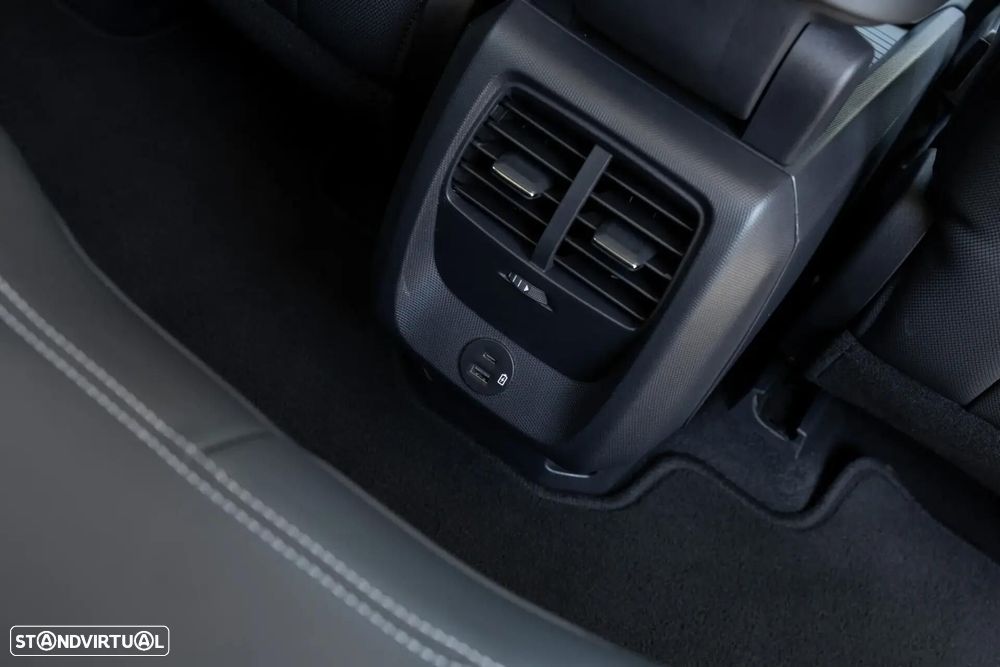 Ford Mustang Mach-E 75.7 kWh Premium AWD - 45