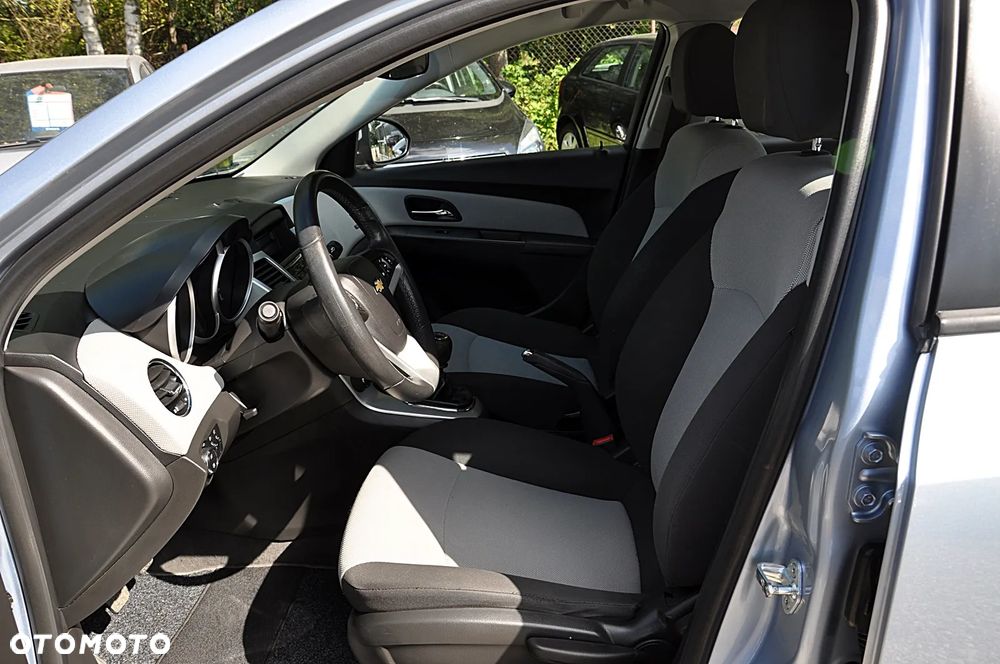 Chevrolet Cruze 1.6 LS+ - 18
