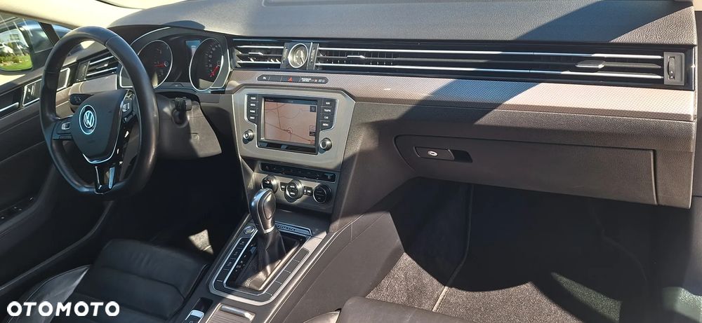 Volkswagen Passat 2.0 TDI SCR DSG 4Motion Elegance - 16