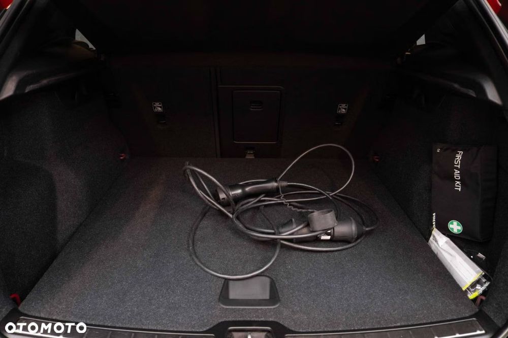 Volvo XC 40 T5 Twin Engine DKG R-Design - 33