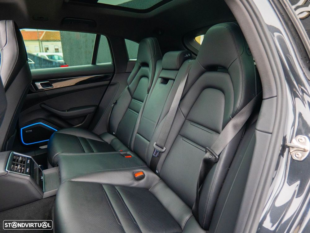 Porsche Panamera Sport Turismo 4 E-Hybrid - 31