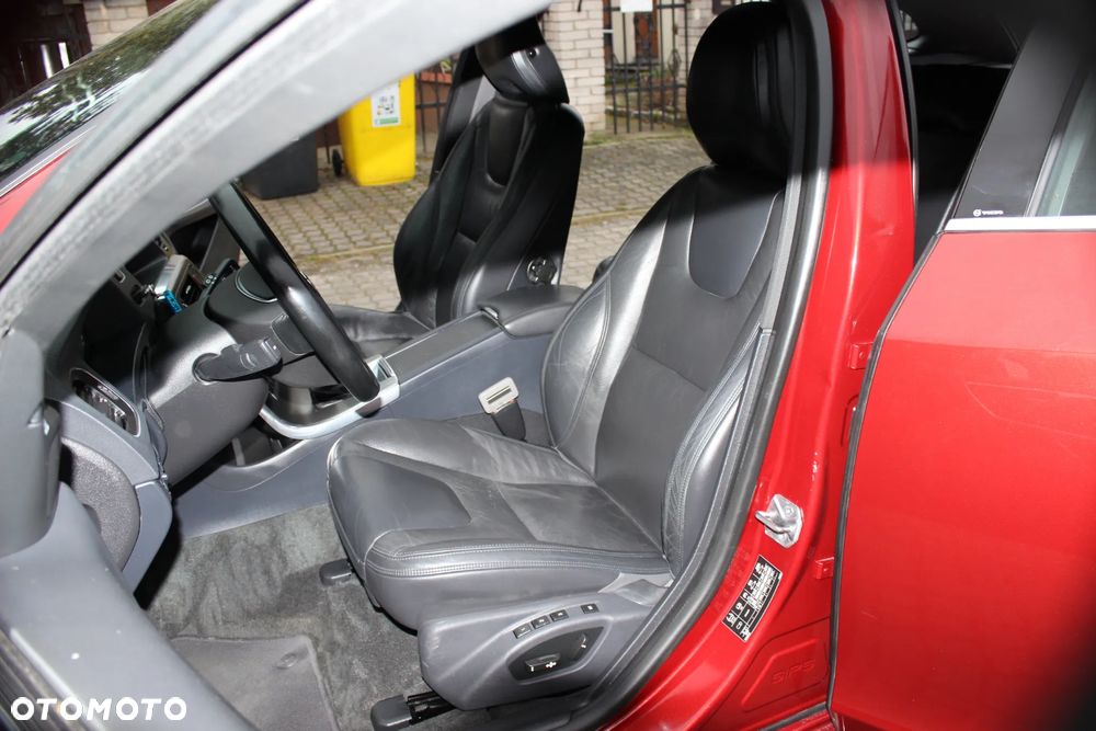 Volvo V60 D5 Geartronic Summum - 17