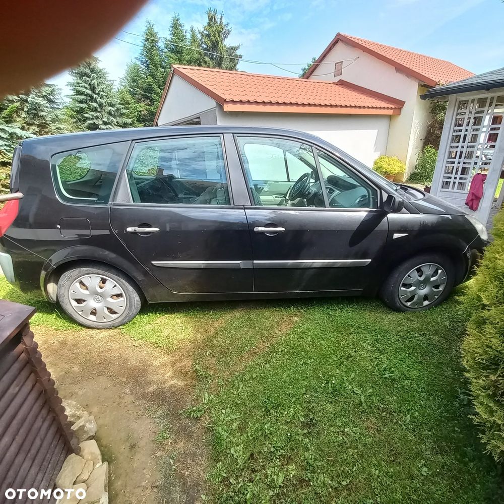Renault Grand Scenic - 10