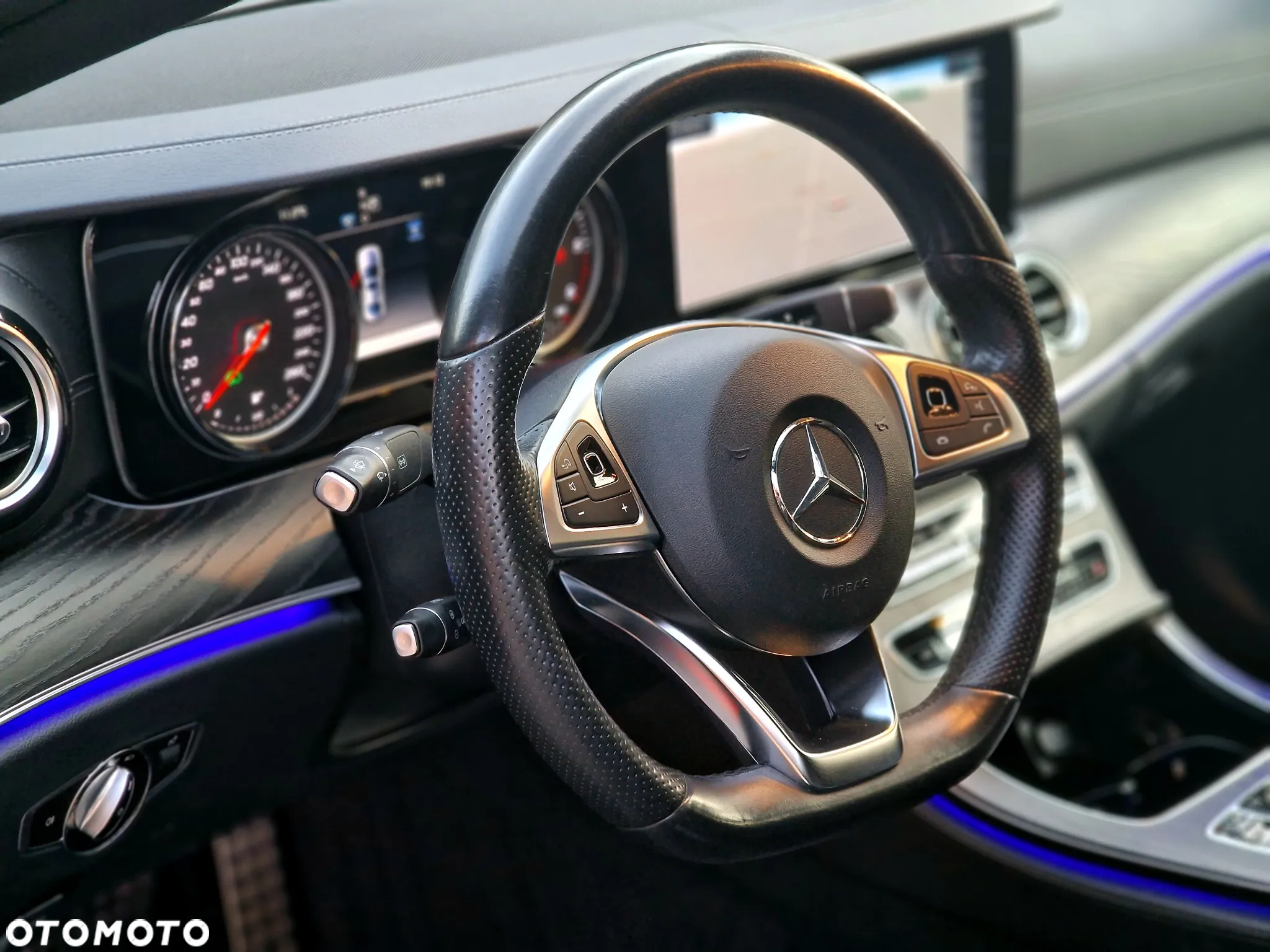 Mercedes-Benz Klasa E 220 d 4-Matic 9G-TRONIC - 15