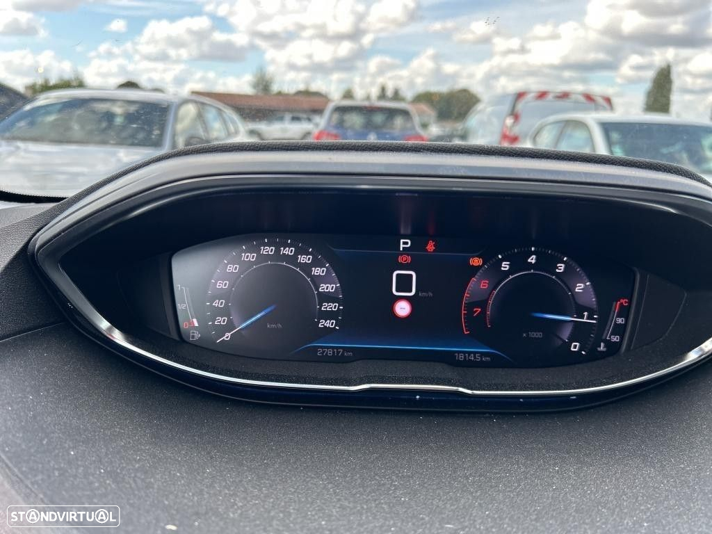Peugeot 3008 1.2 PureTech Allure EAT8 - 11