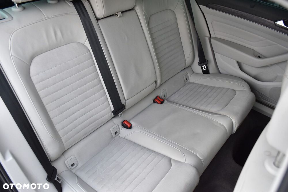 Volkswagen Passat Variant 1.5 TSI EVO Elegance DSG - 32