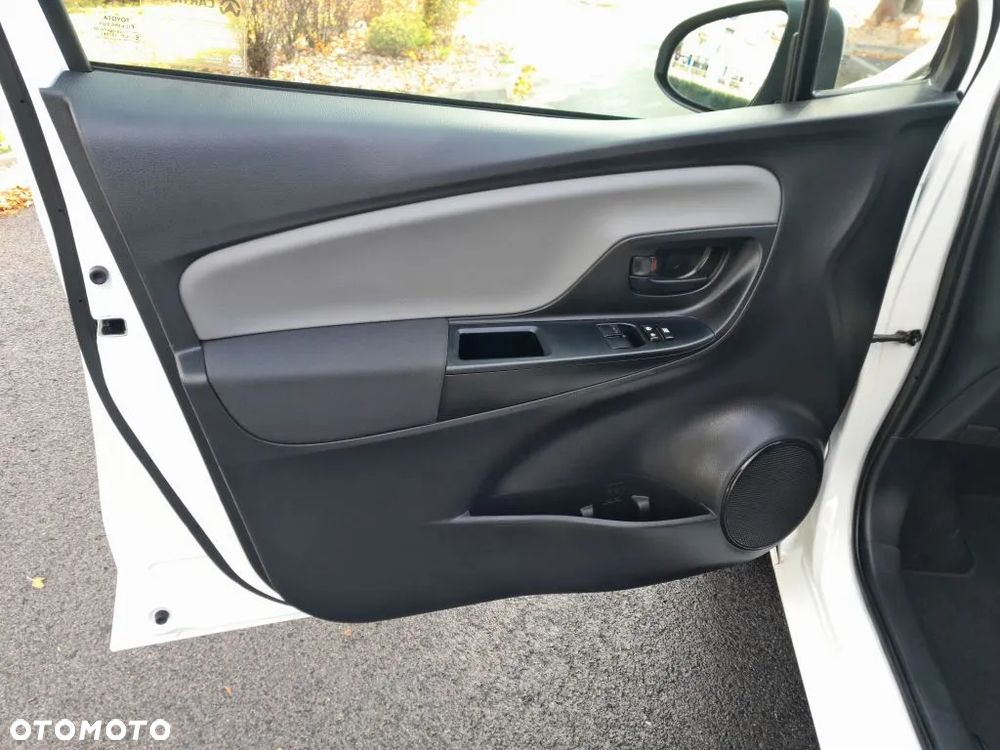 Toyota Yaris Hybrid 100 Active - 18