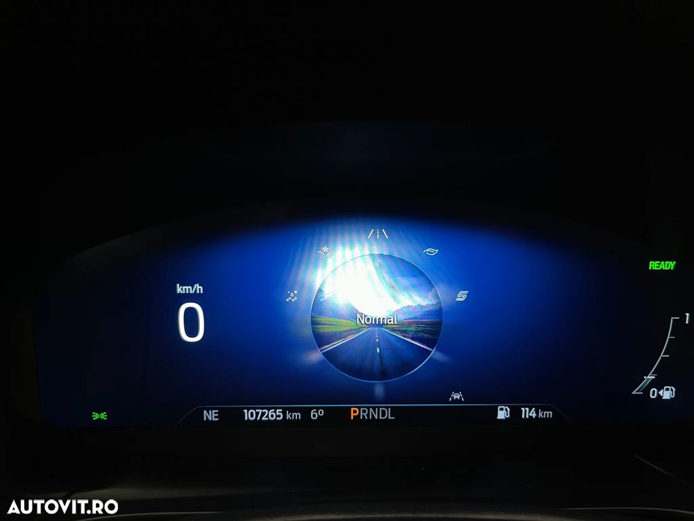 Ford Kuga 2.5 Duratec FHEV 4x4 ST-LINE X - 28