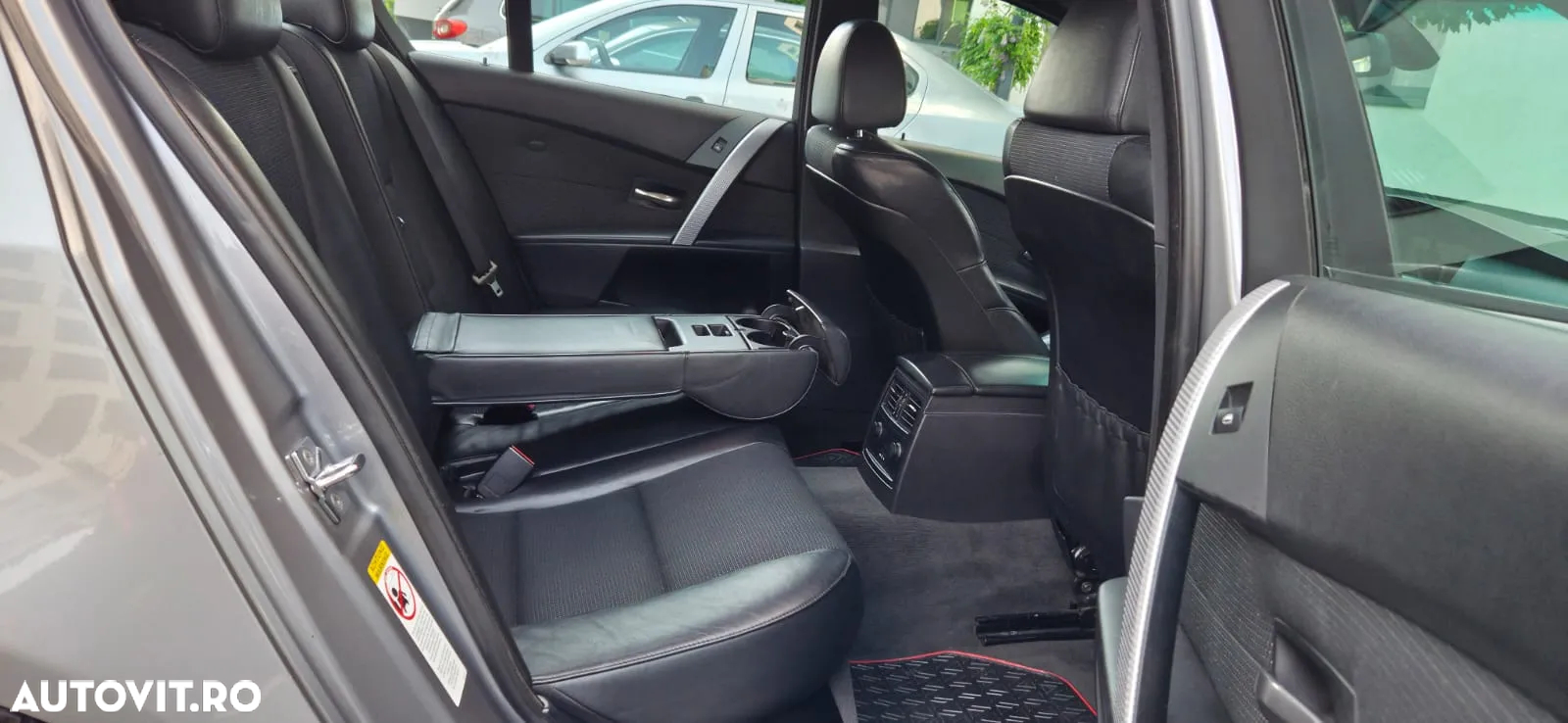 BMW Seria 5 525d - 29