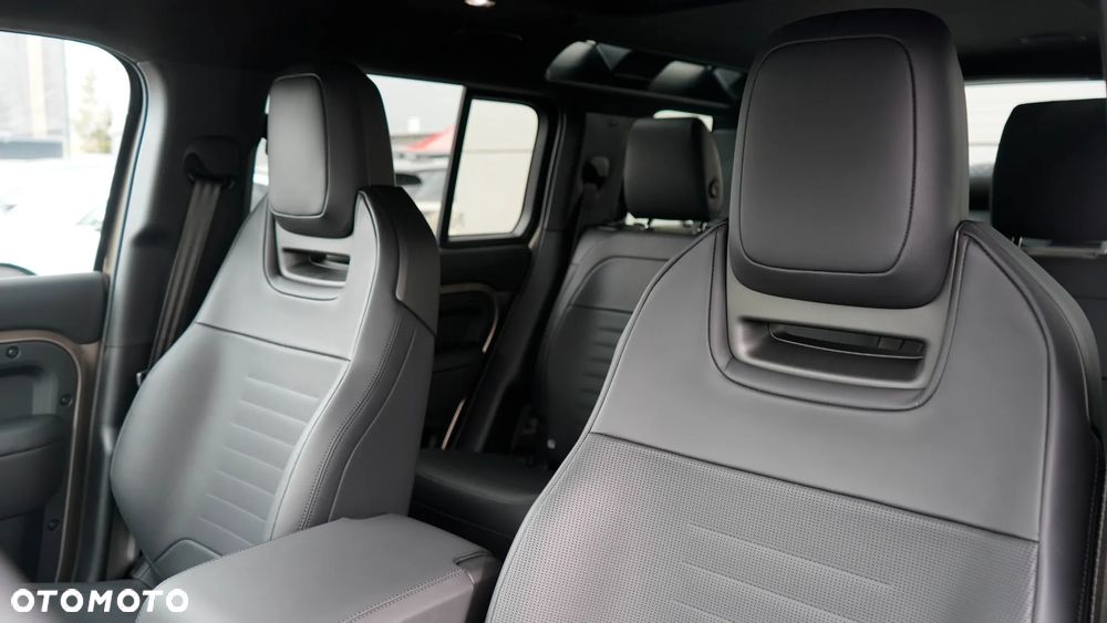 Land Rover Defender 4.4 P635 V8 mHEV Octa - 32