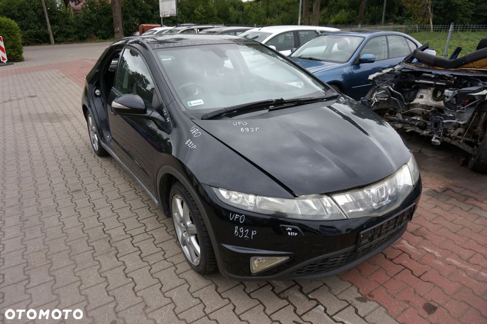 HONDA CIVIC VIII 5D HB 2007 B92P 1.8 16V R18A2 140KM CZARNY na części - 7