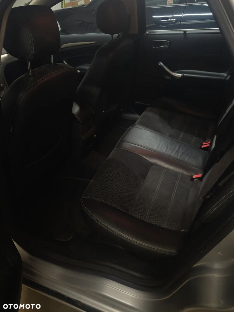 Ford Mondeo - 31